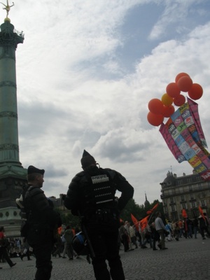 deux flics à la Bastille